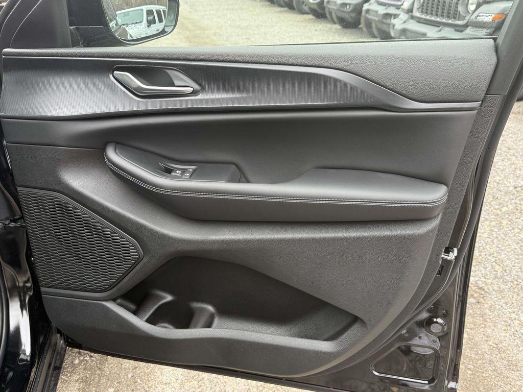 new 2025 Jeep Grand Cherokee L car, priced at $47,232