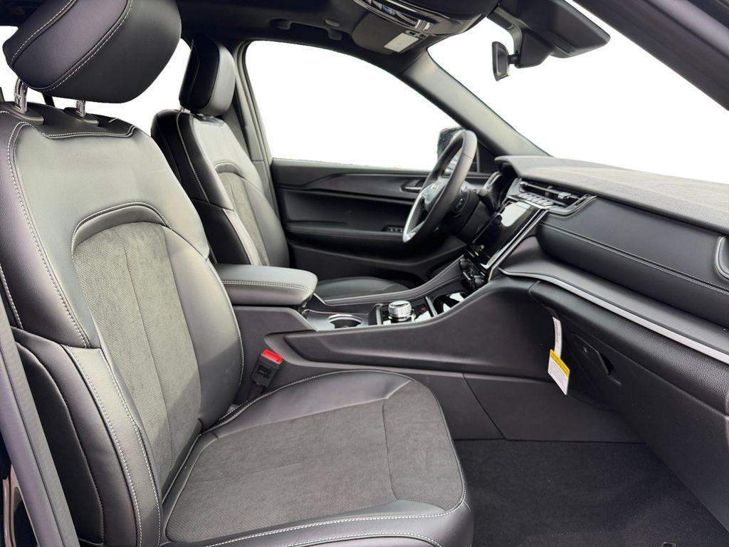 new 2025 Jeep Grand Cherokee car, priced at $40,409
