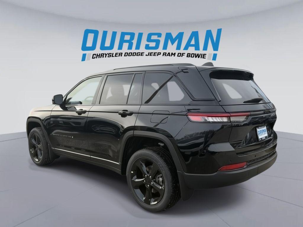 new 2025 Jeep Grand Cherokee car, priced at $37,009