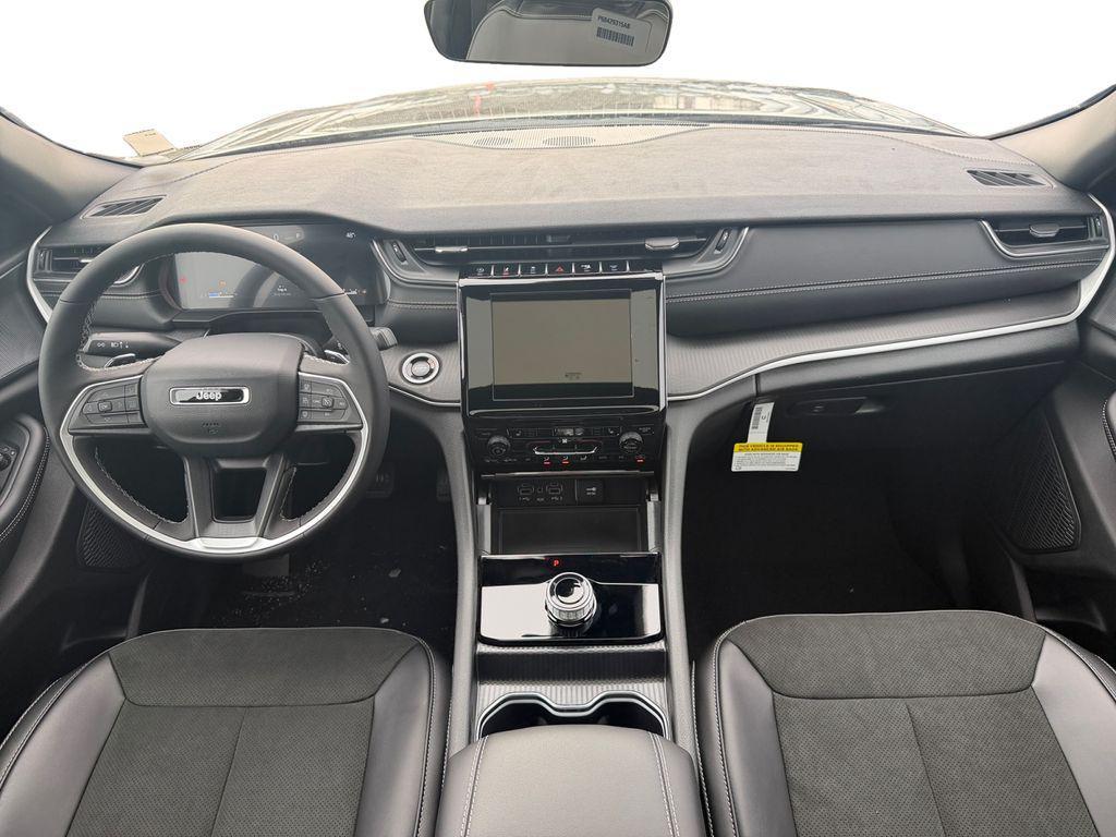 new 2025 Jeep Grand Cherokee car, priced at $40,409