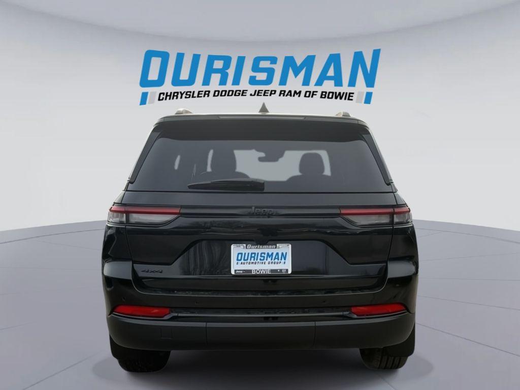 new 2025 Jeep Grand Cherokee car, priced at $37,009