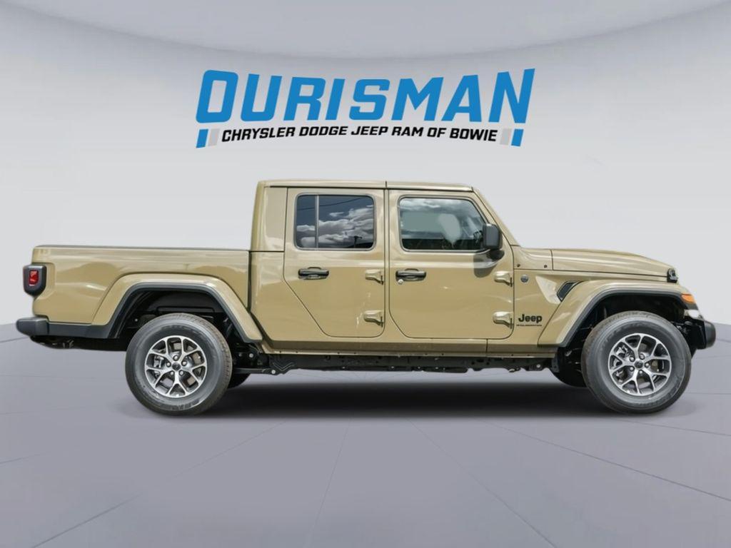new 2025 Jeep Gladiator car, priced at $40,986