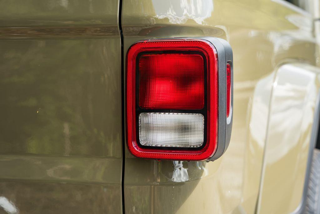 new 2025 Jeep Gladiator car, priced at $40,986