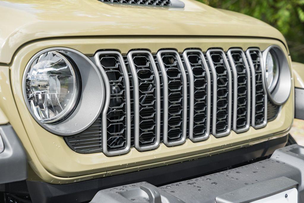 new 2025 Jeep Gladiator car, priced at $40,986