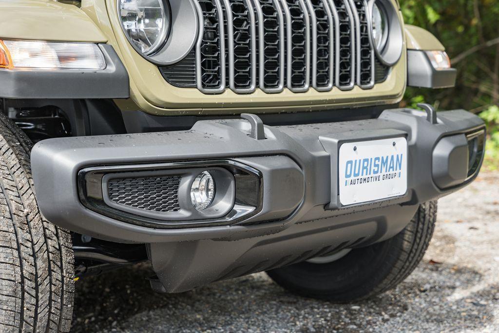 new 2025 Jeep Gladiator car, priced at $40,986