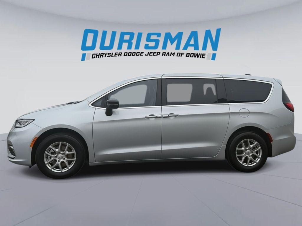 used 2026 Chrysler Pacifica car, priced at $34,000