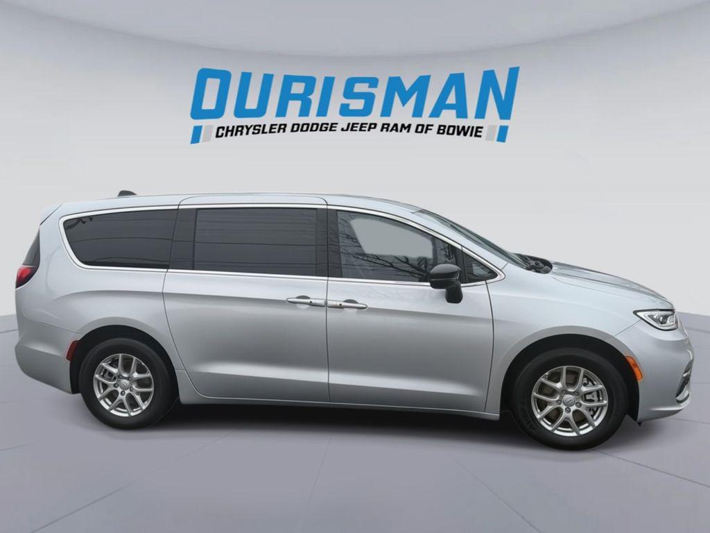 used 2026 Chrysler Pacifica car, priced at $34,000