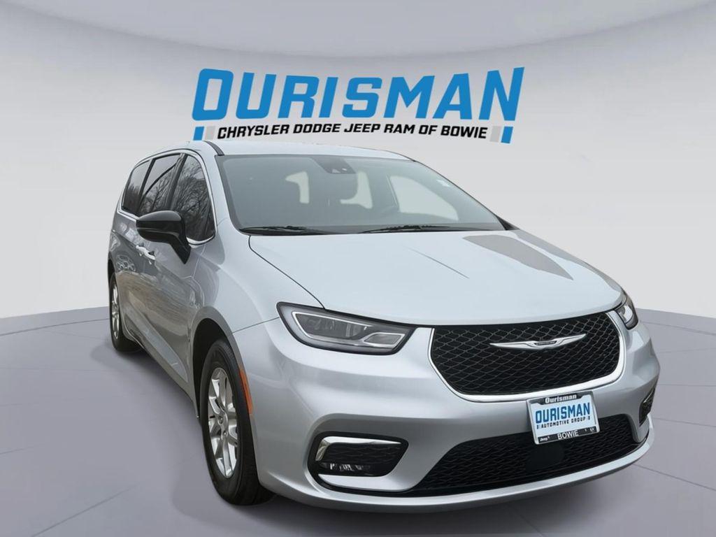 used 2026 Chrysler Pacifica car, priced at $34,000