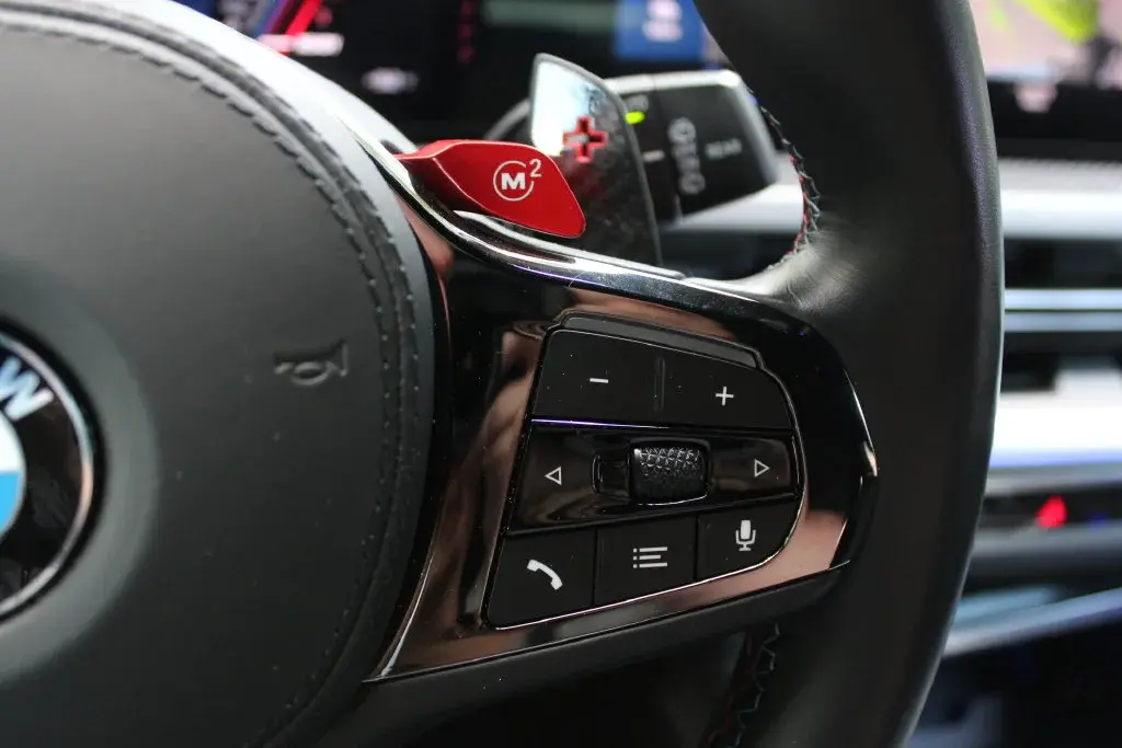 BMW XM view 32
