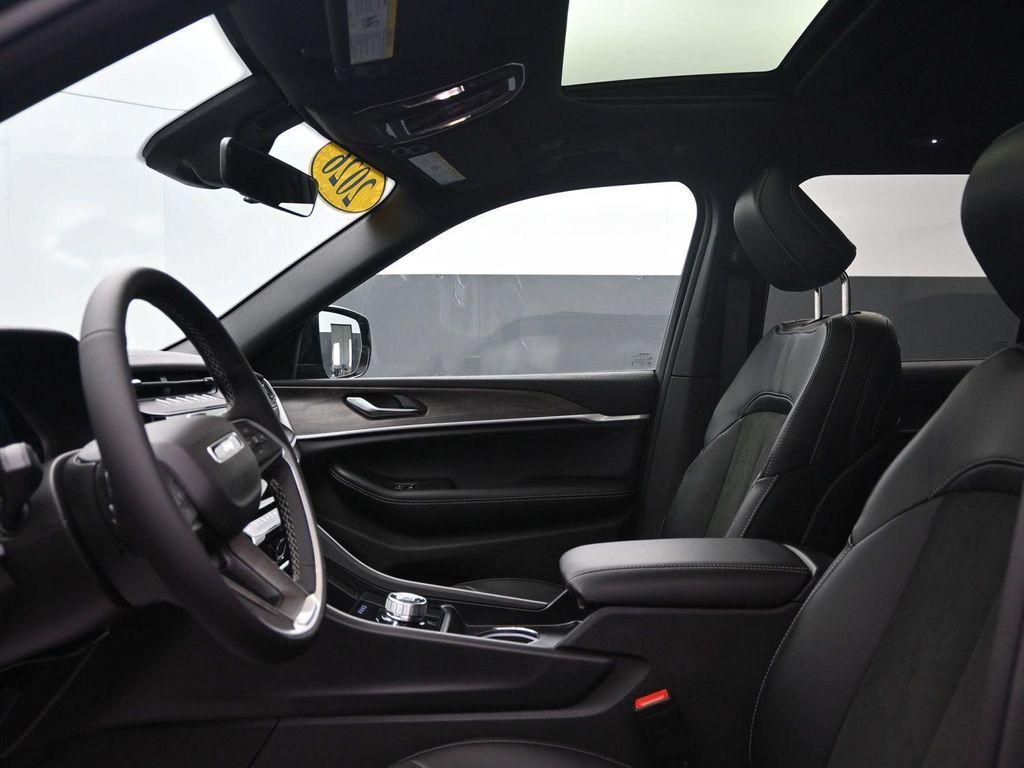 new 2026 Jeep Grand Cherokee car, priced at $47,199