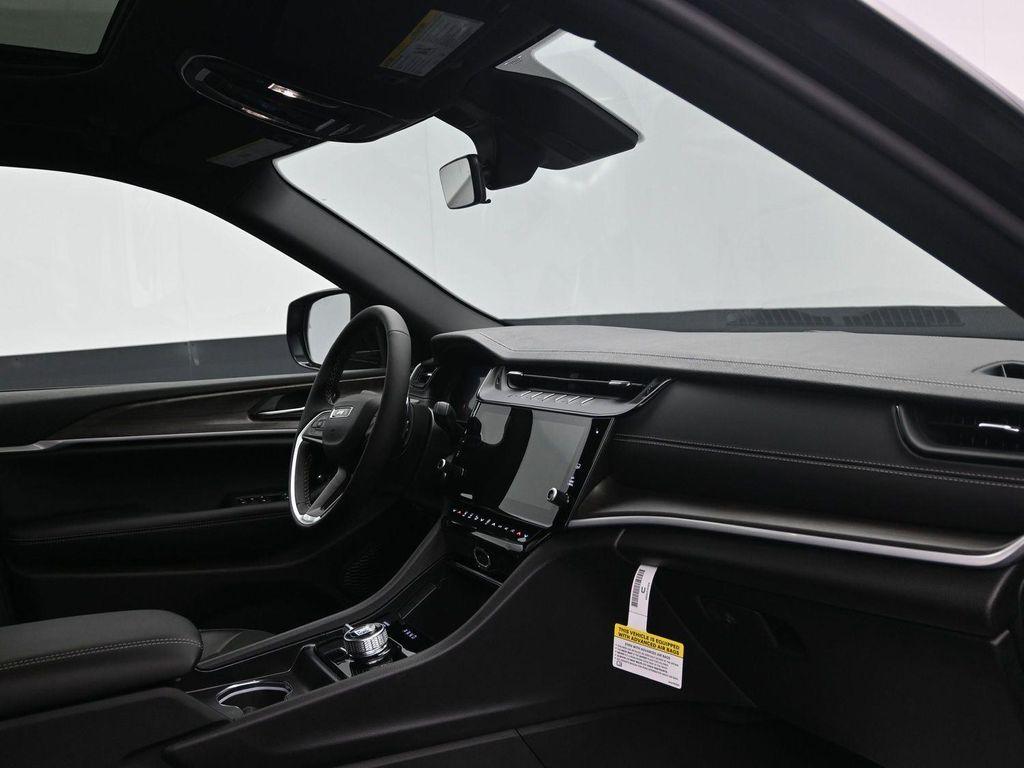 new 2026 Jeep Grand Cherokee car, priced at $47,199