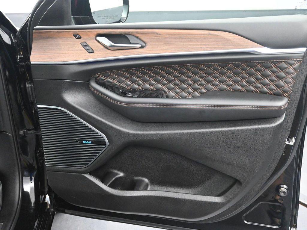 used 2022 Jeep Grand Cherokee car, priced at $35,960