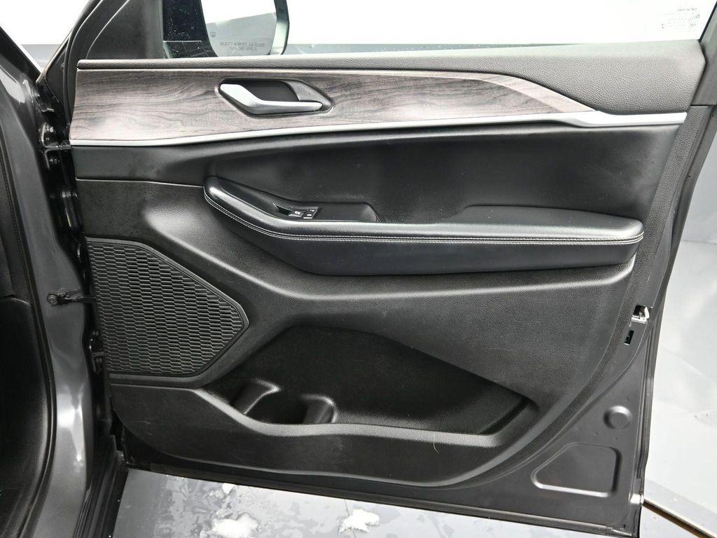 used 2023 Jeep Grand Cherokee car, priced at $27,940