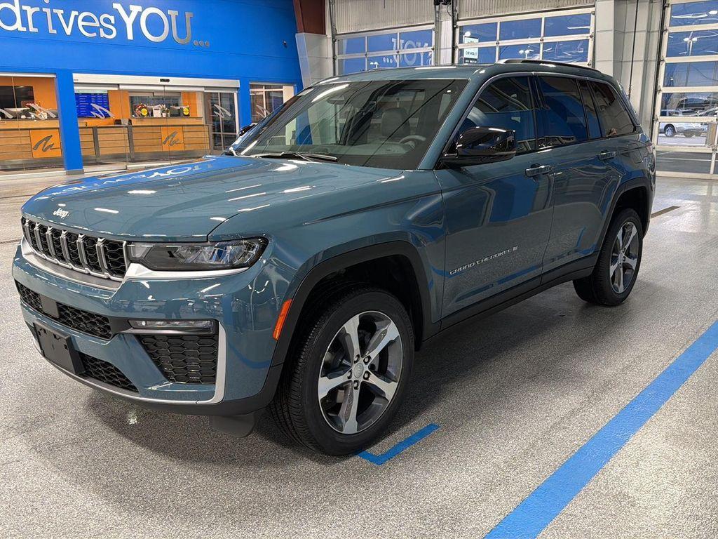 new 2026 Jeep Grand Cherokee car, priced at $47,221