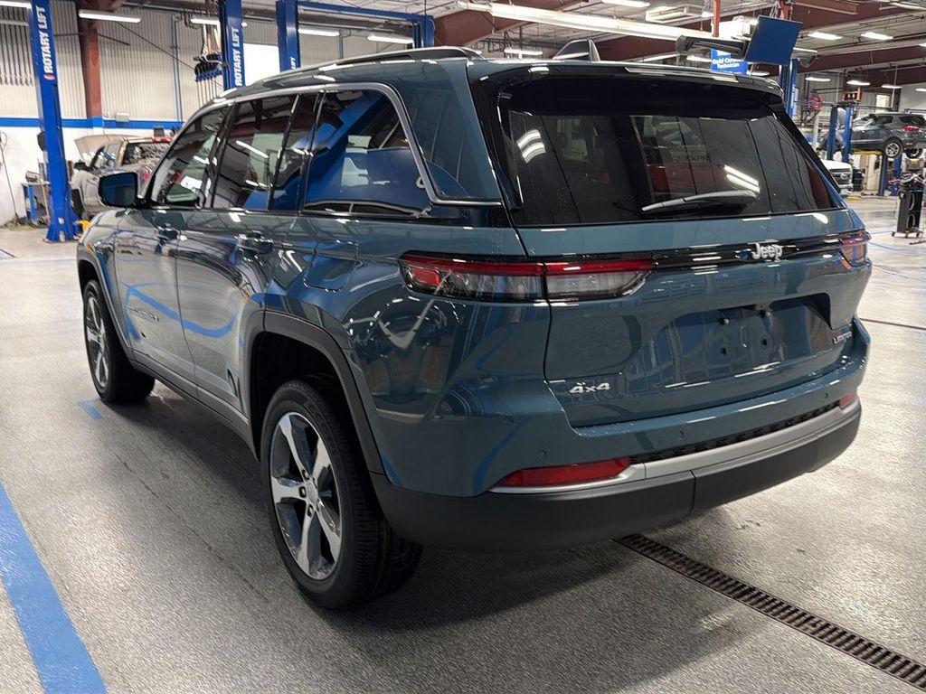 new 2026 Jeep Grand Cherokee car, priced at $47,221