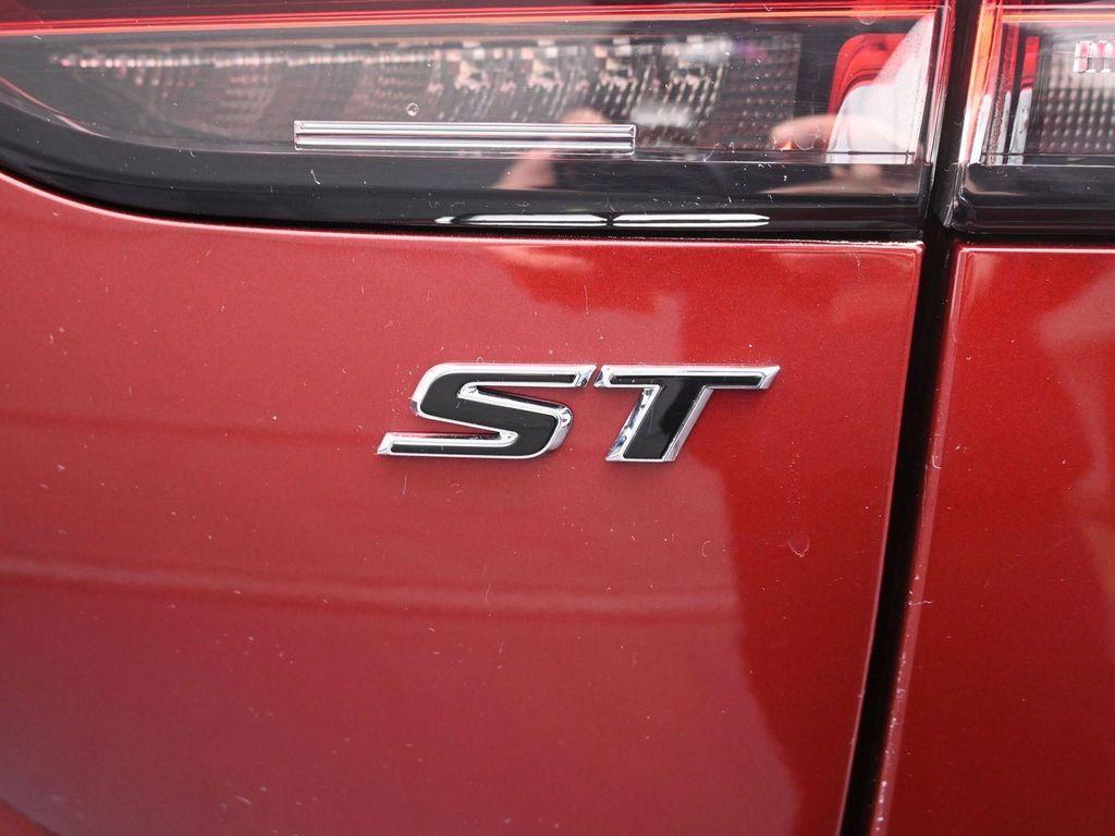 used 2023 Buick Envision car, priced at $26,786