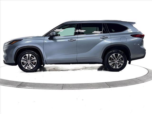 used 2021 Toyota Highlander car, priced at $31,911