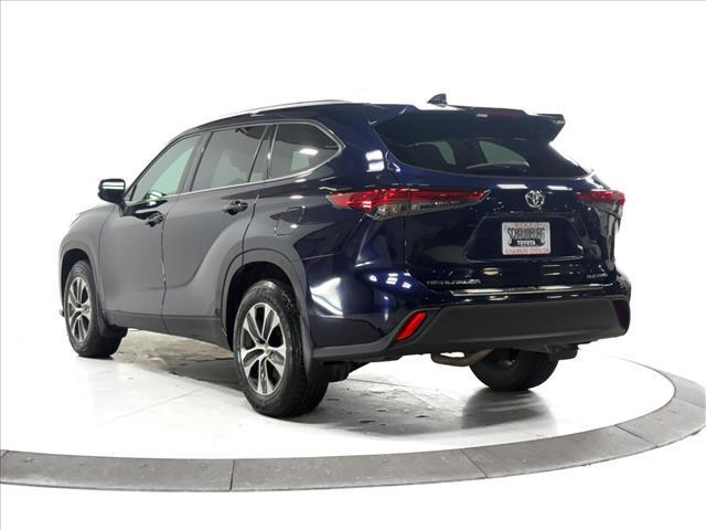 used 2020 Toyota Highlander car, priced at $25,911