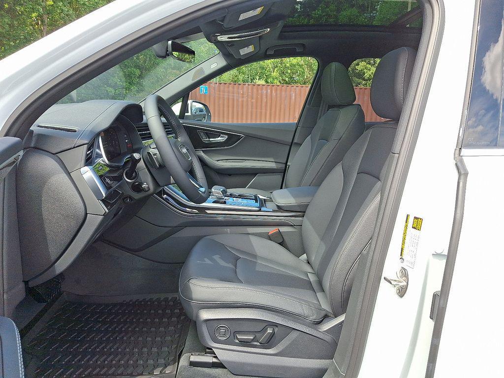 new 2025 Audi Q7 car, priced at $76,950