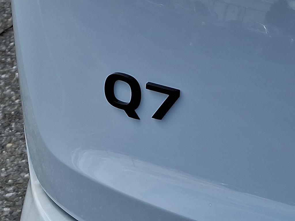 new 2025 Audi Q7 car, priced at $76,950