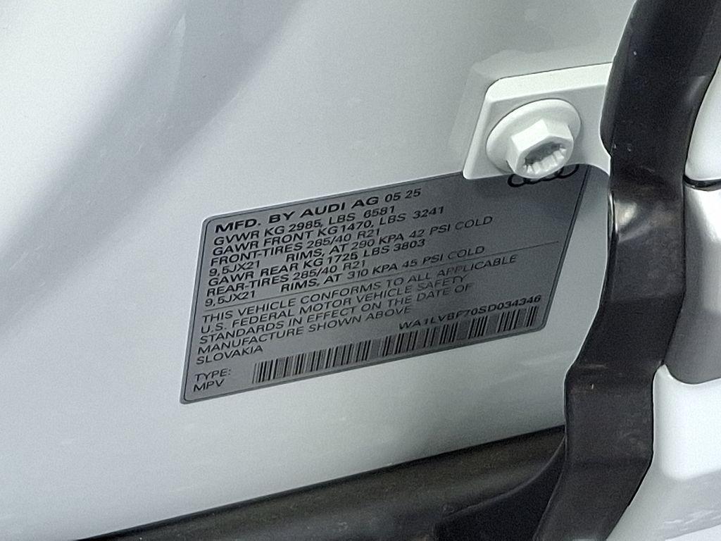 new 2025 Audi Q7 car, priced at $76,950