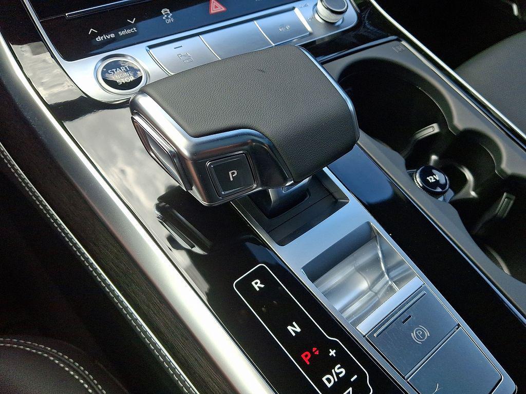 new 2025 Audi Q7 car, priced at $76,950