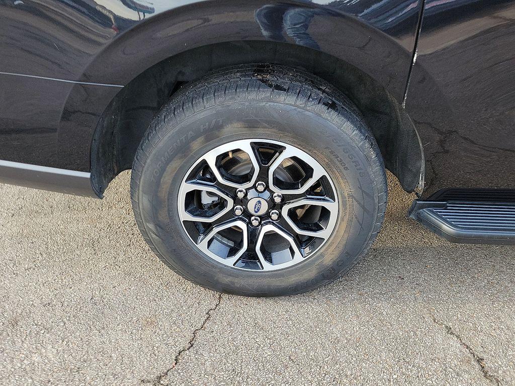 used 2024 Ford Expedition car, priced at $41,263