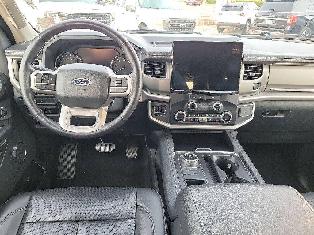 used 2024 Ford Expedition car, priced at $41,263