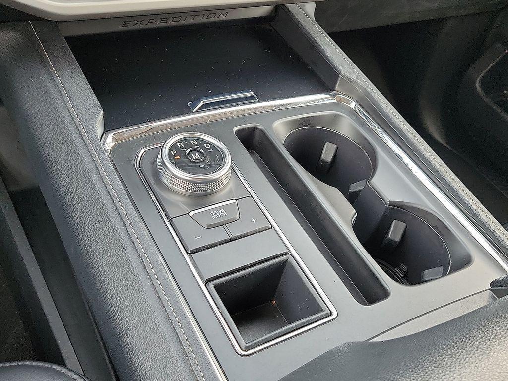used 2024 Ford Expedition car, priced at $41,263