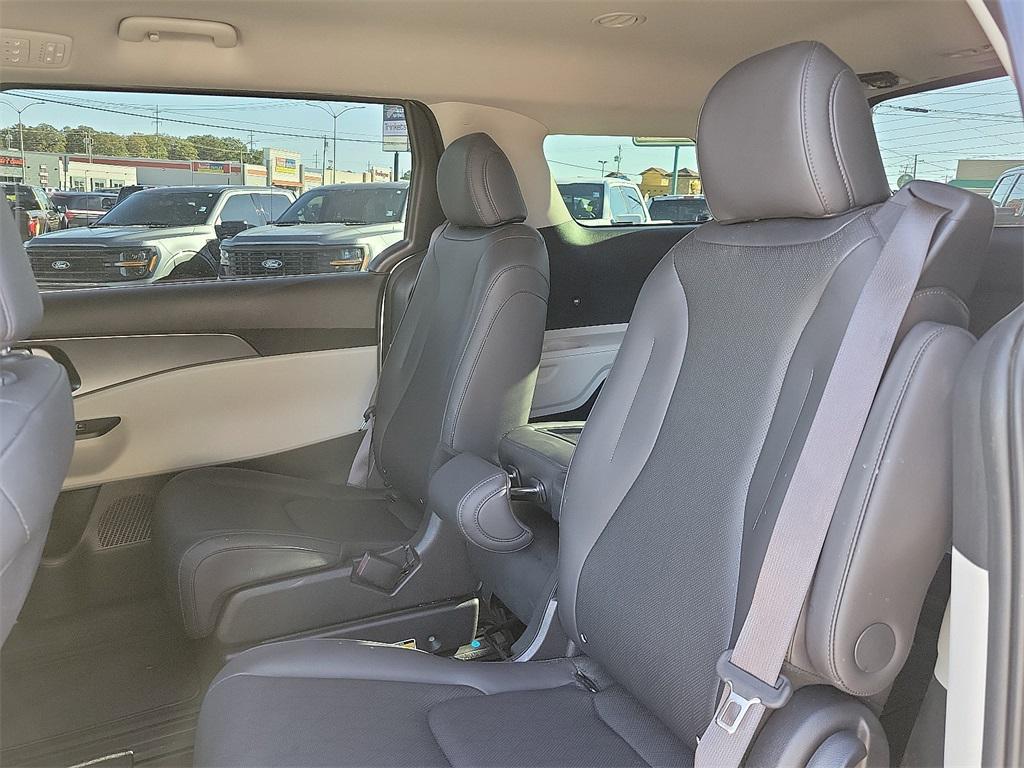 used 2024 Kia Carnival car, priced at $27,886