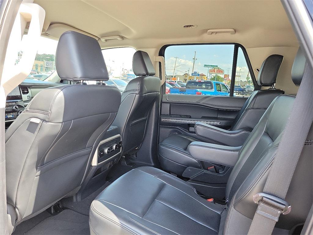 used 2024 Ford Expedition car, priced at $40,251