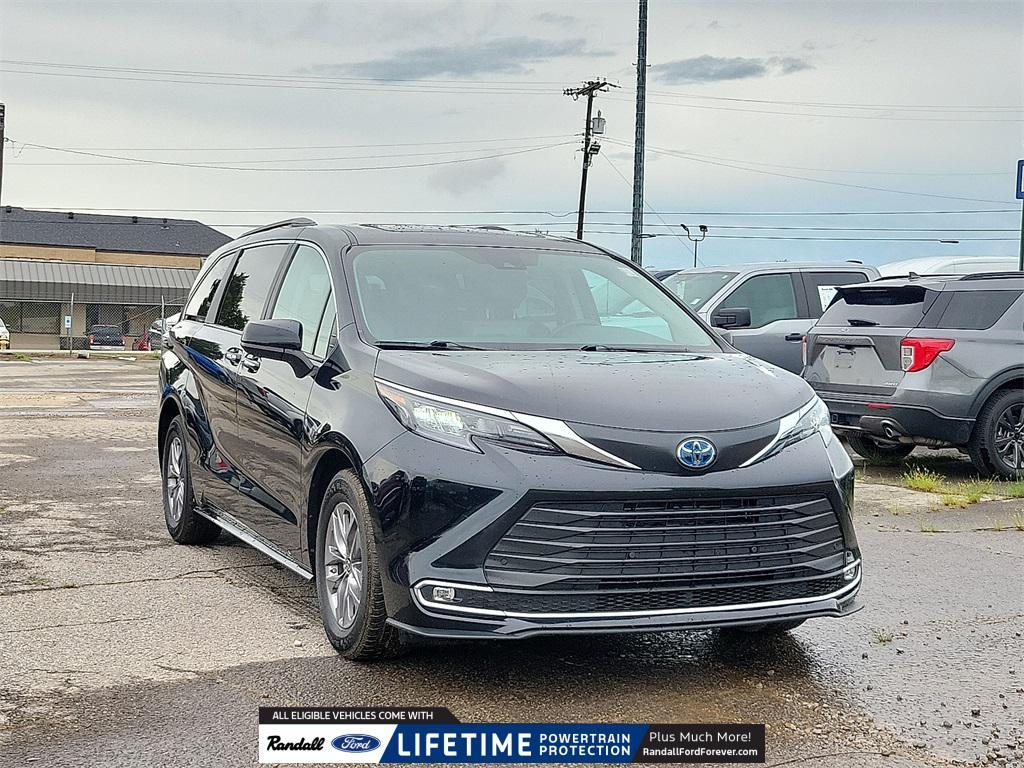 used 2024 Toyota Sienna car, priced at $38,207