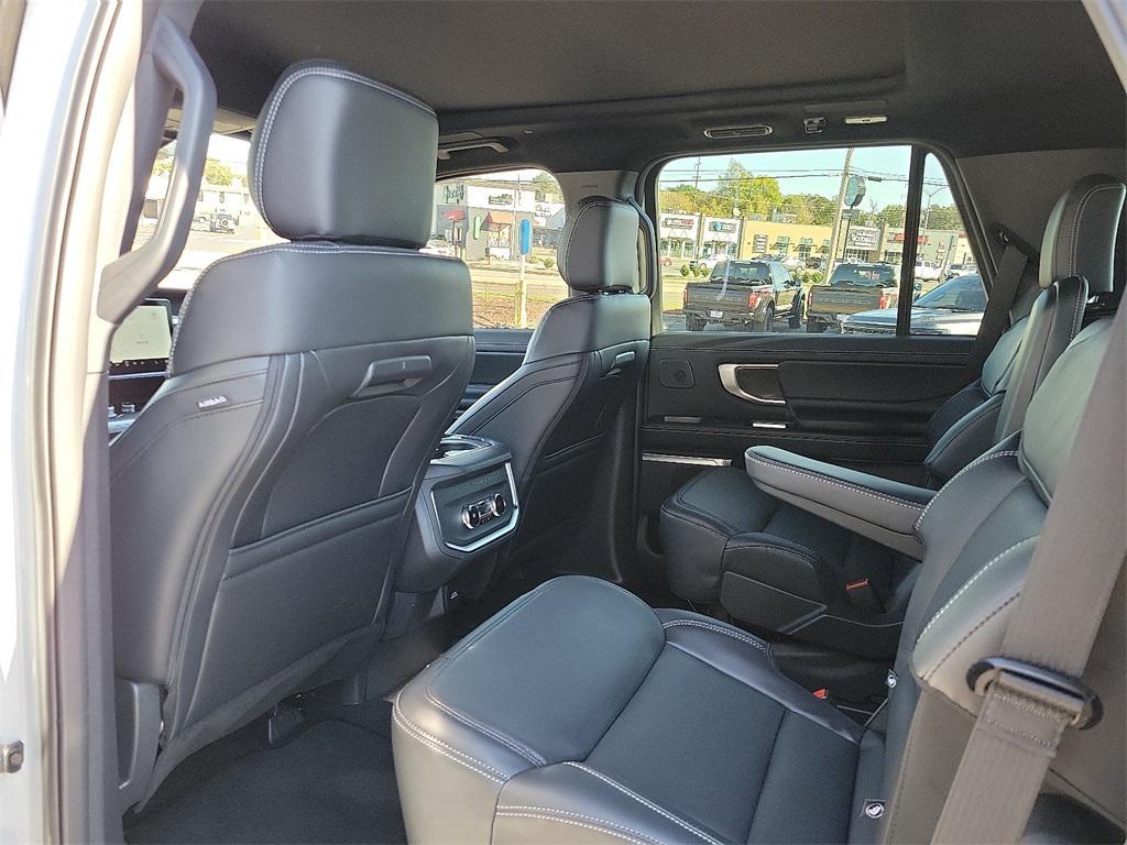 new 2025 Ford Expedition car, priced at $78,498