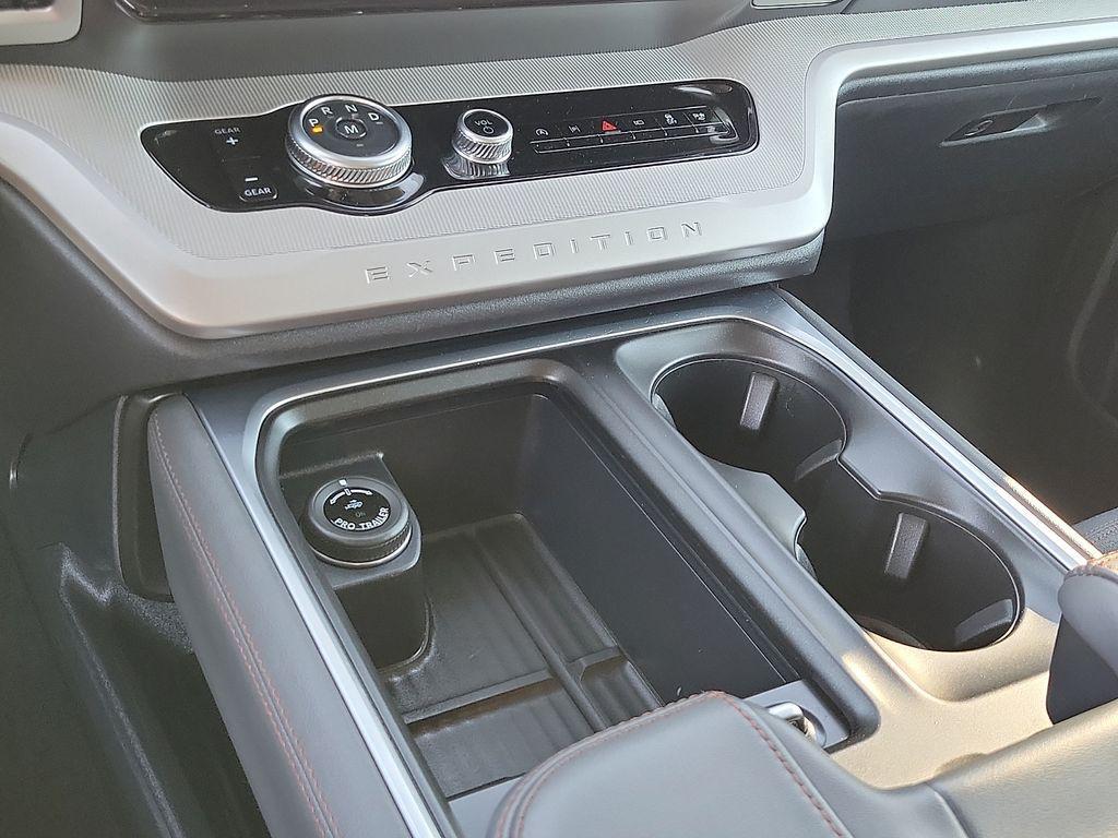 used 2025 Ford Expedition car, priced at $57,696