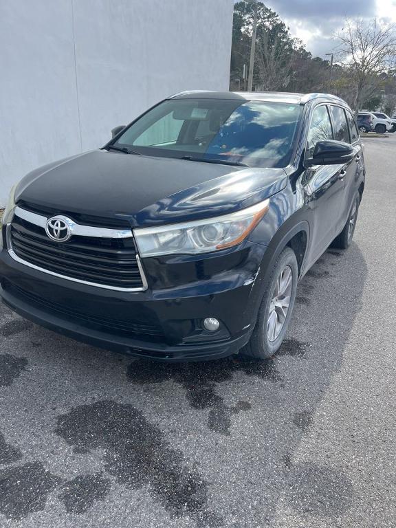 used 2015 Toyota Highlander car, priced at $15,304