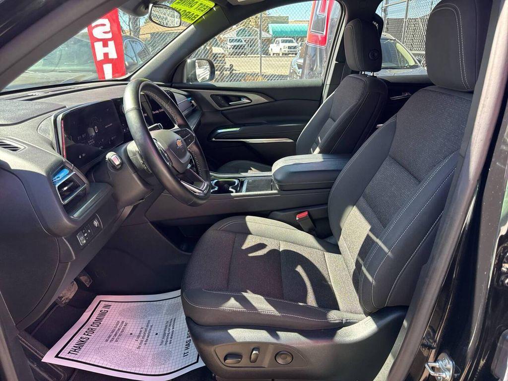 used 2024 Chevrolet Traverse car, priced at $33,495