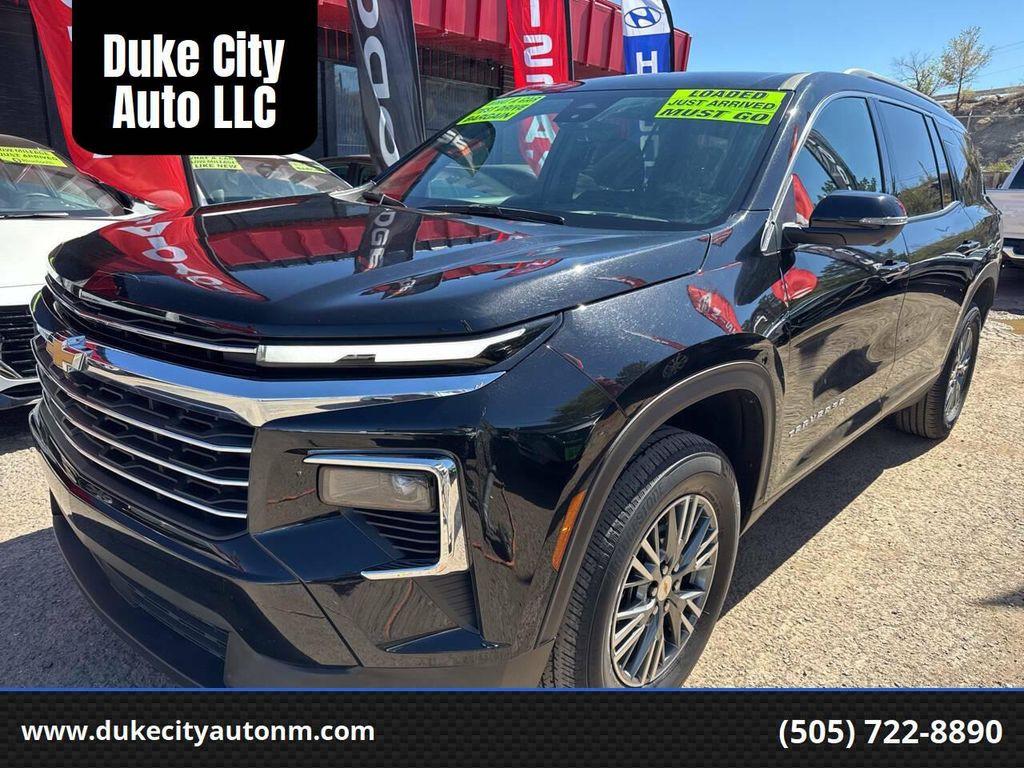 used 2024 Chevrolet Traverse car, priced at $33,495