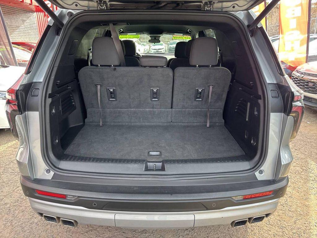 used 2024 Chevrolet Traverse car, priced at $30,995