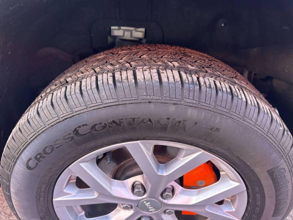 used 2022 Jeep Grand Cherokee car, priced at $23,495