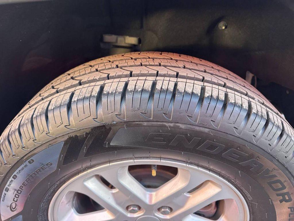 used 2024 Jeep Grand Cherokee car, priced at $22,995