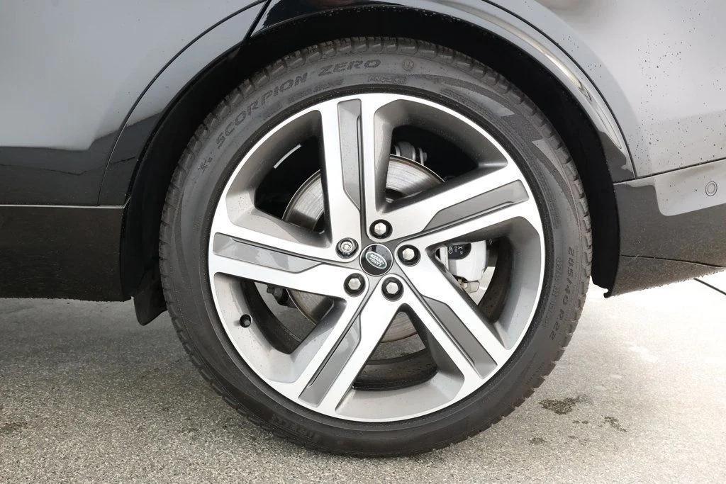 used 2024 Land Rover Discovery car, priced at $53,495