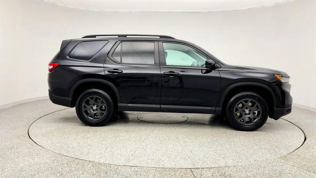 used 2025 Honda Pilot car, priced at $38,795