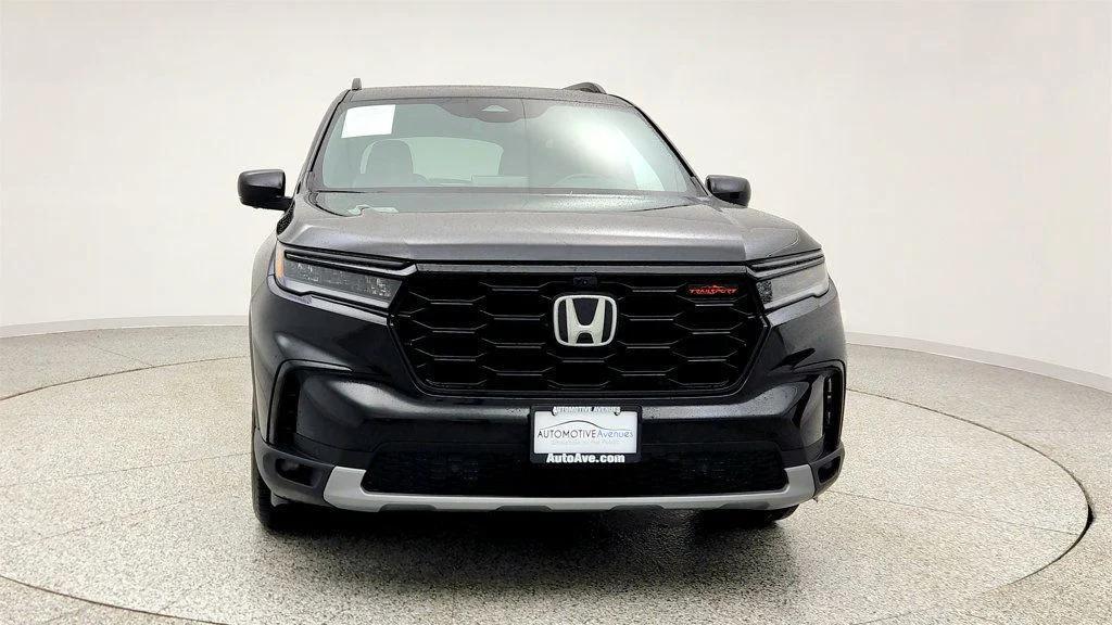 used 2025 Honda Pilot car, priced at $38,795