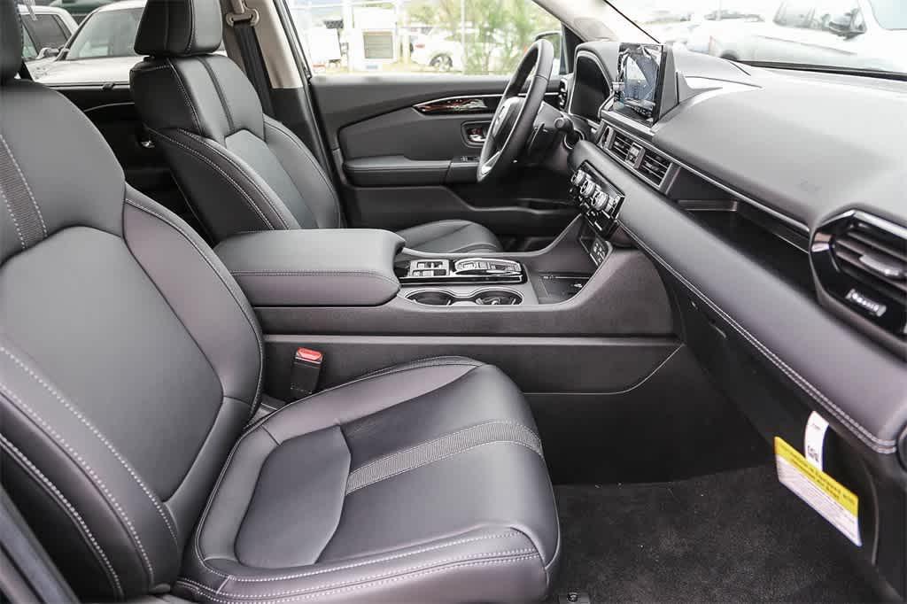 new 2025 Honda Pilot car, priced at $53,295