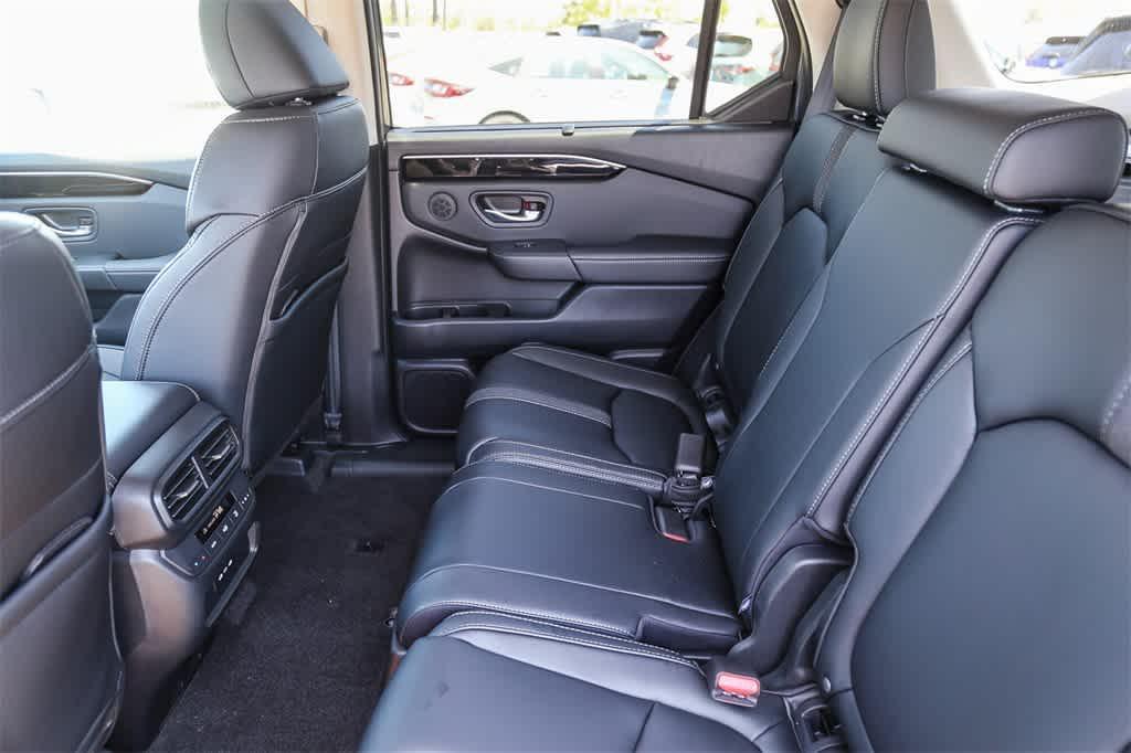 new 2025 Honda Pilot car, priced at $47,825