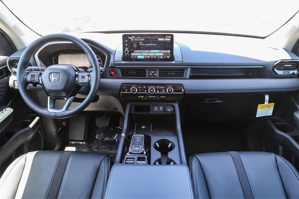 new 2025 Honda Pilot car, priced at $47,825