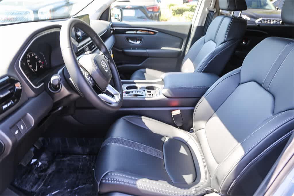 new 2025 Honda Pilot car, priced at $51,350