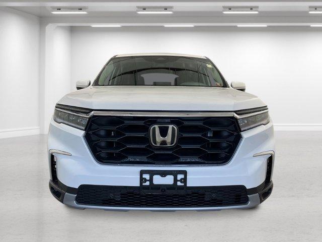 new 2025 Honda Pilot car, priced at $47,550