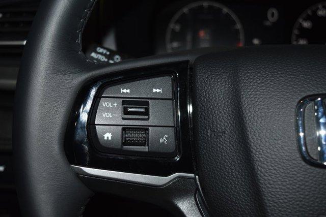 used 2025 Honda Odyssey car, priced at $40,032