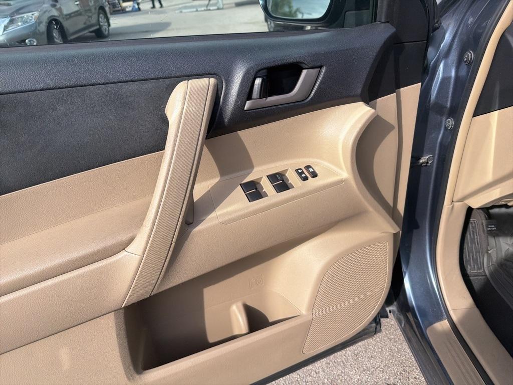 used 2011 Toyota Highlander car, priced at $10,991